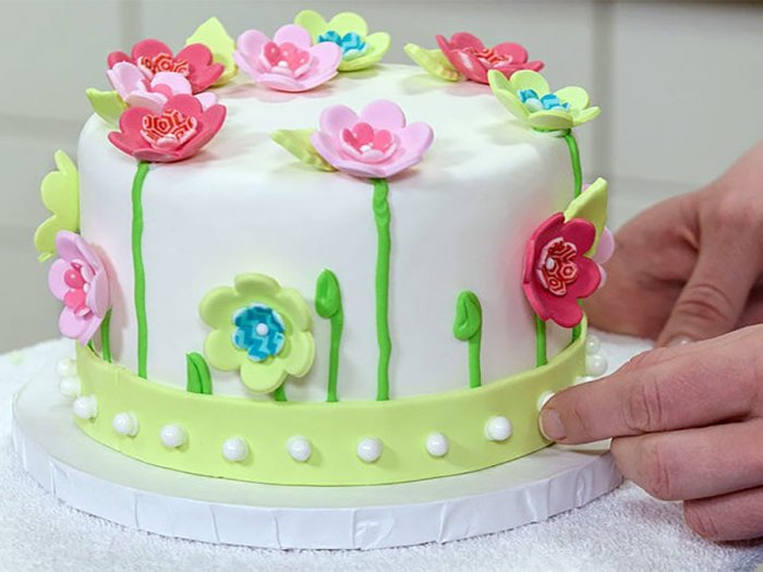 How to make fondant cake decoration