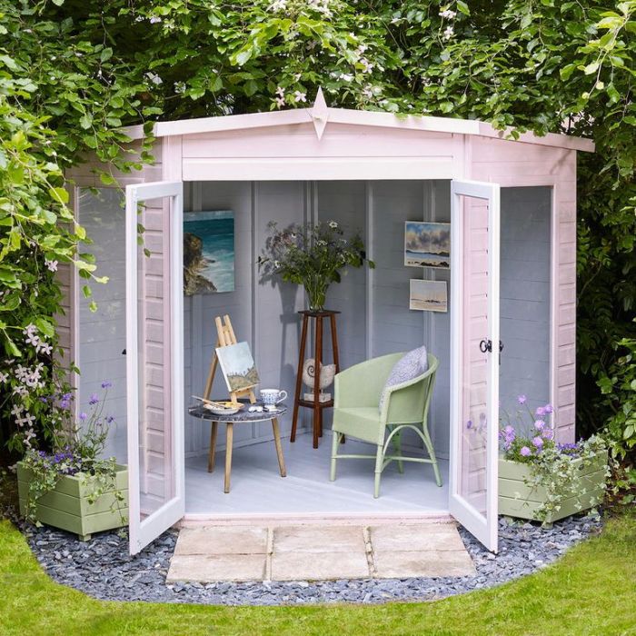 How to decorate a garden room