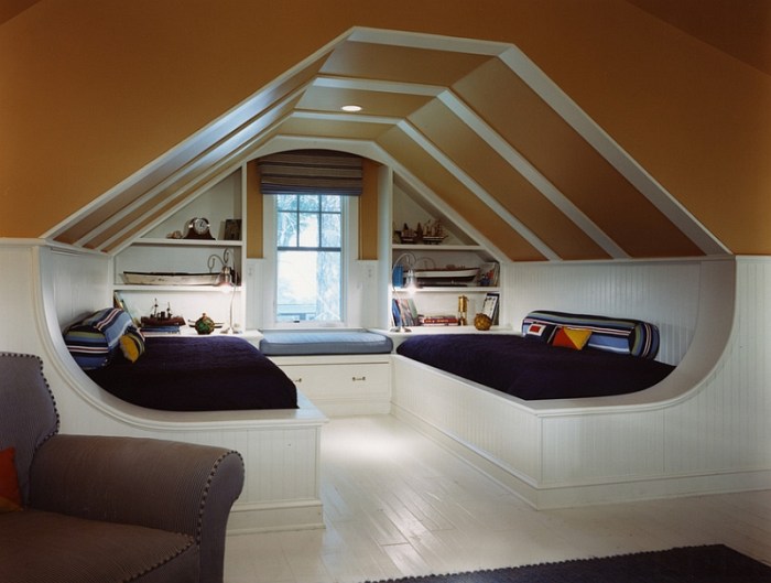 How to decorate room with slanted ceilings